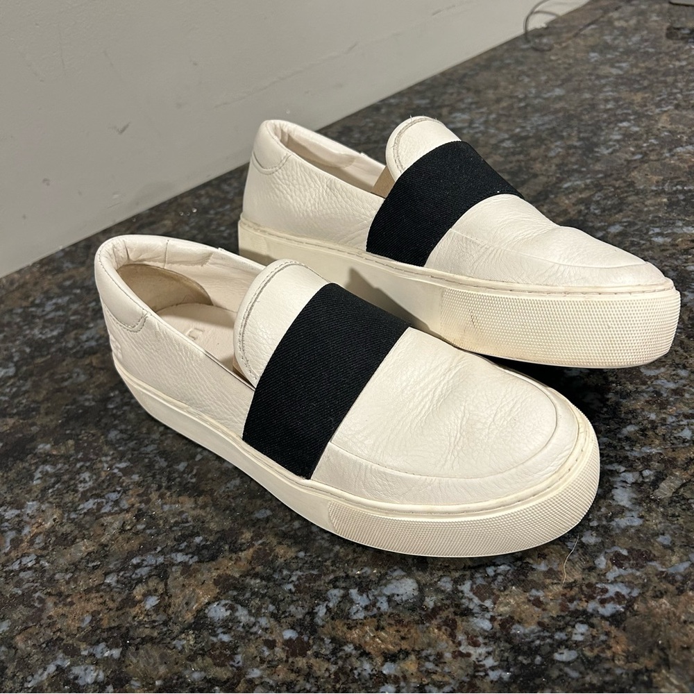 UGG Women’s Chayze Shoes White Leather Slip On Loafer Sneaker Size 7.5